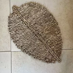 Plato de sitio redondo Seagrass formato hoja