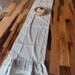 Camino de mesa símil Tusor con volado