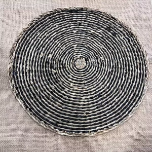 Plato de sitio redondo ByN