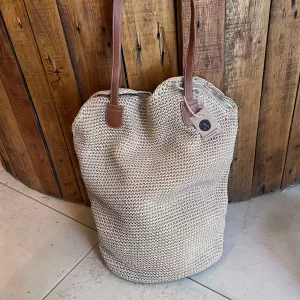 Bolso tejido habano manijas eco cuero habano